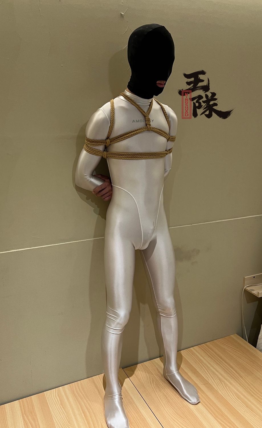 手會從哪裡出現我都不知道笑死