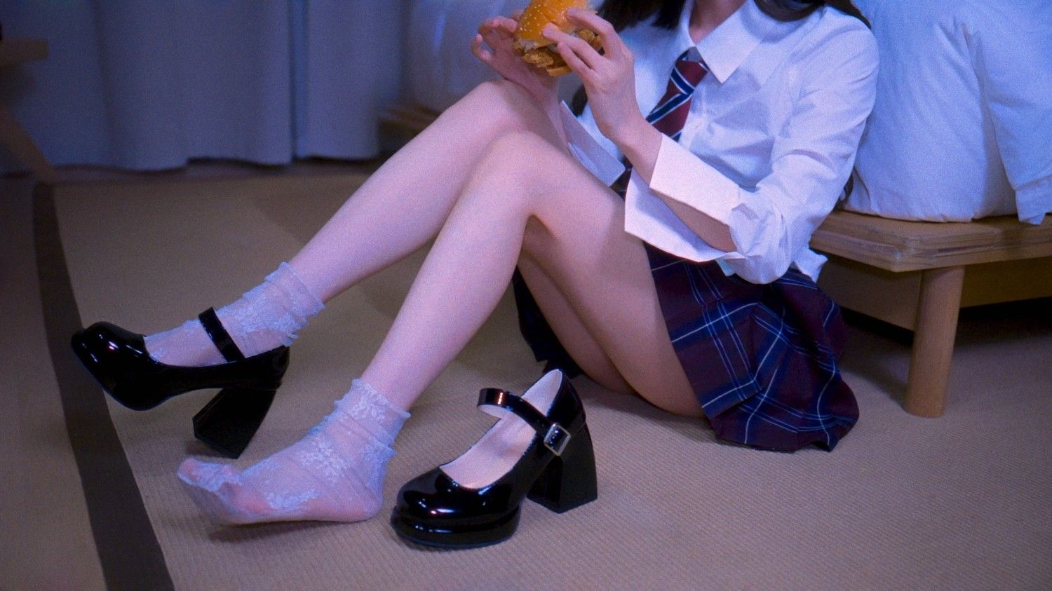 超变态食物玩法💦 穿着JK被惩罚吃精液汉堡…