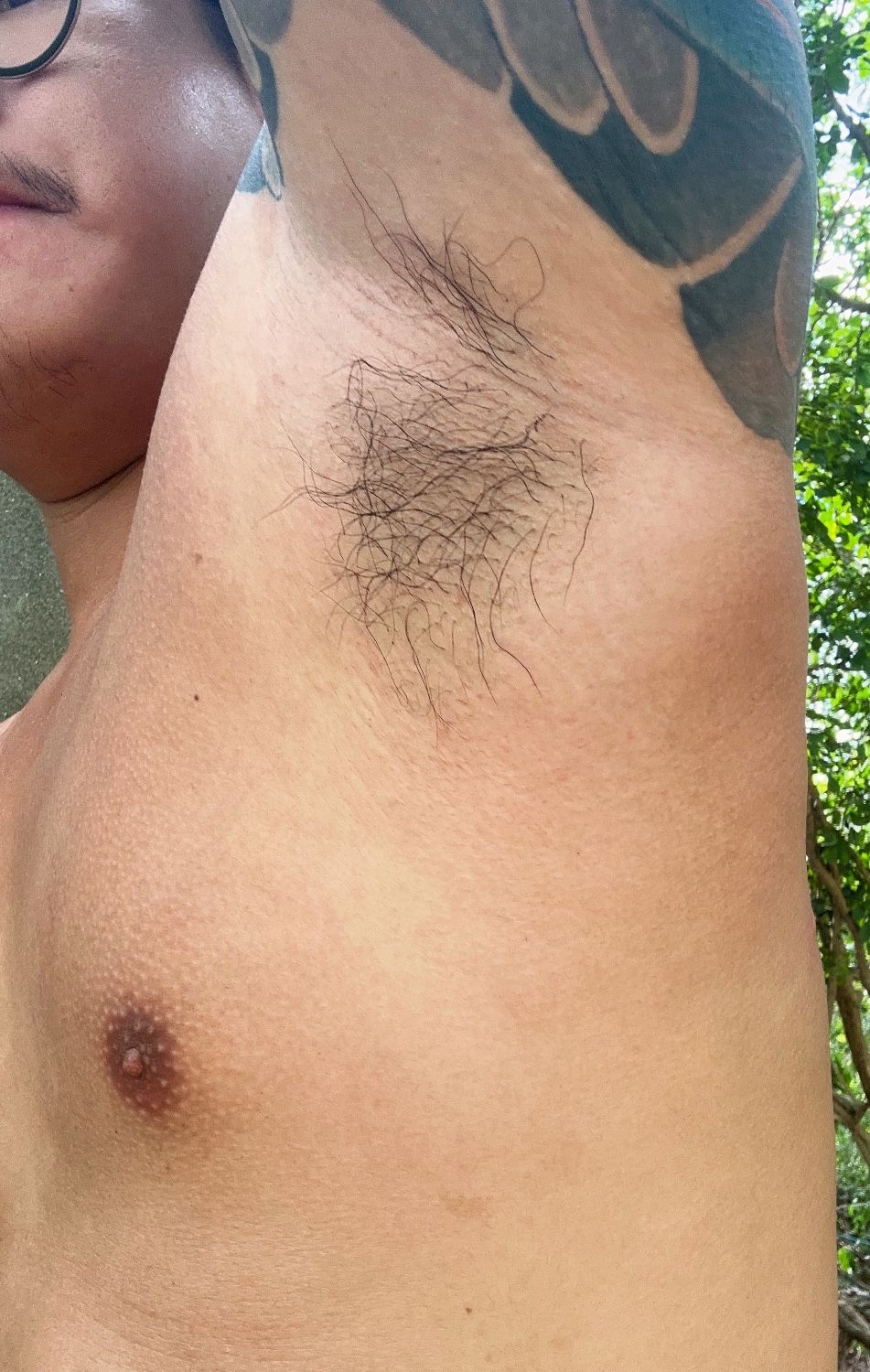小穴就這樣露在你面前…