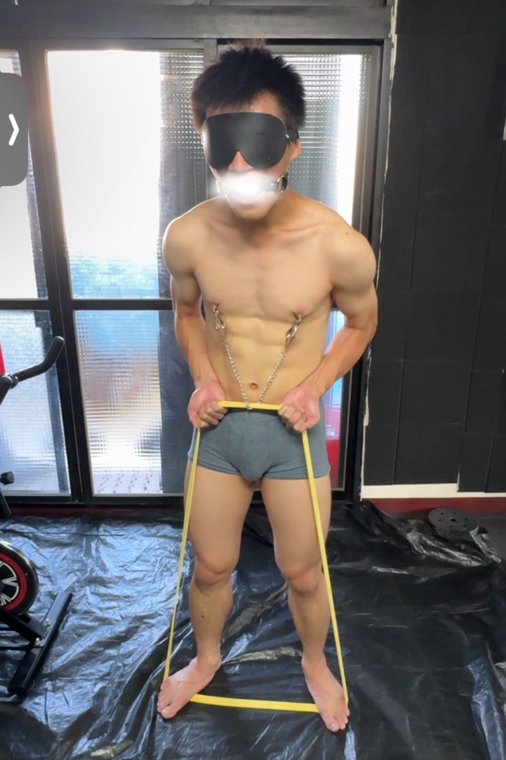 稜角分明的胸腹肌學弟體能訓練