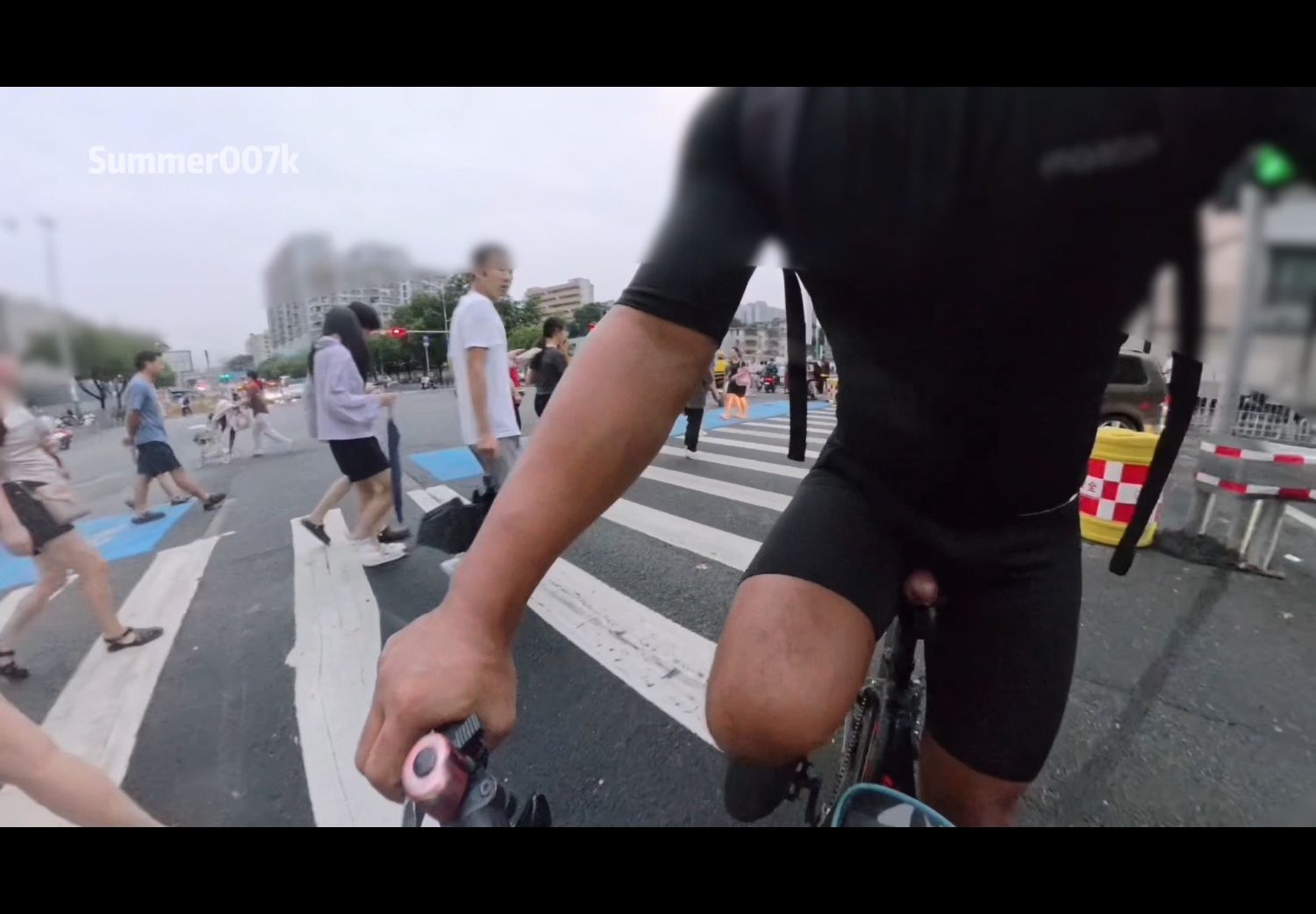 暴露008//帶著高頻震動棒騎單車街上射精。（08:47）
