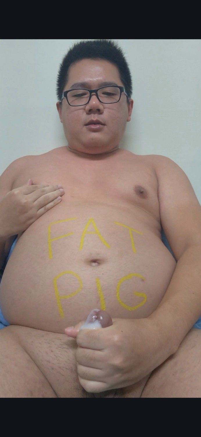 一個肥豬變成巨大氣球並且射精 A fat pig become a huge balloon