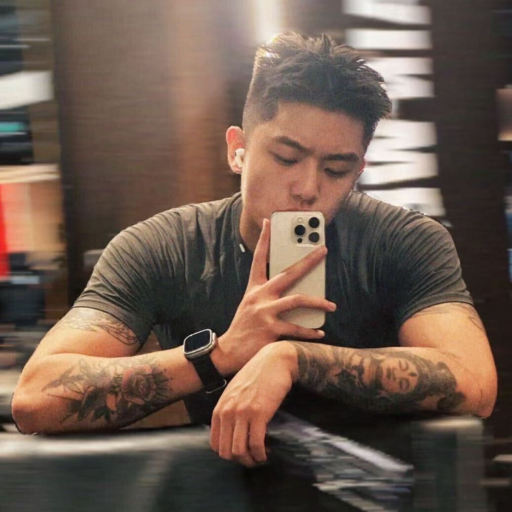 偷拍打桩肌肉男（限时福利）
