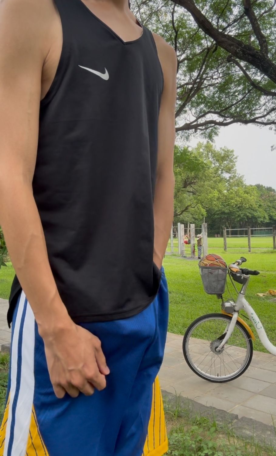 公園尻 後面有人🙈