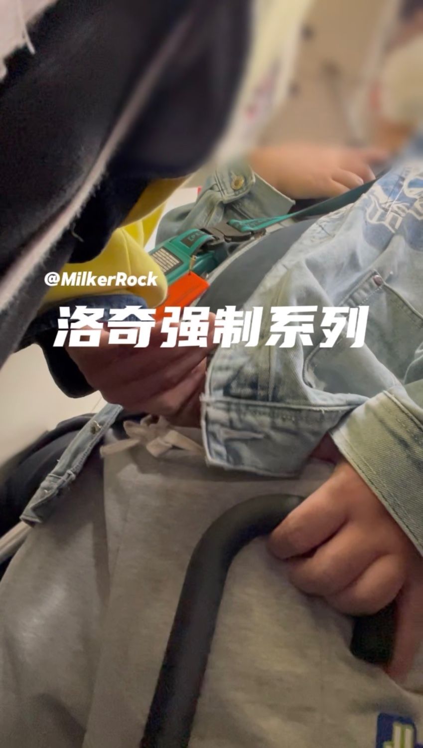 【地铁系列】地铁早泄小哥哥的摸射