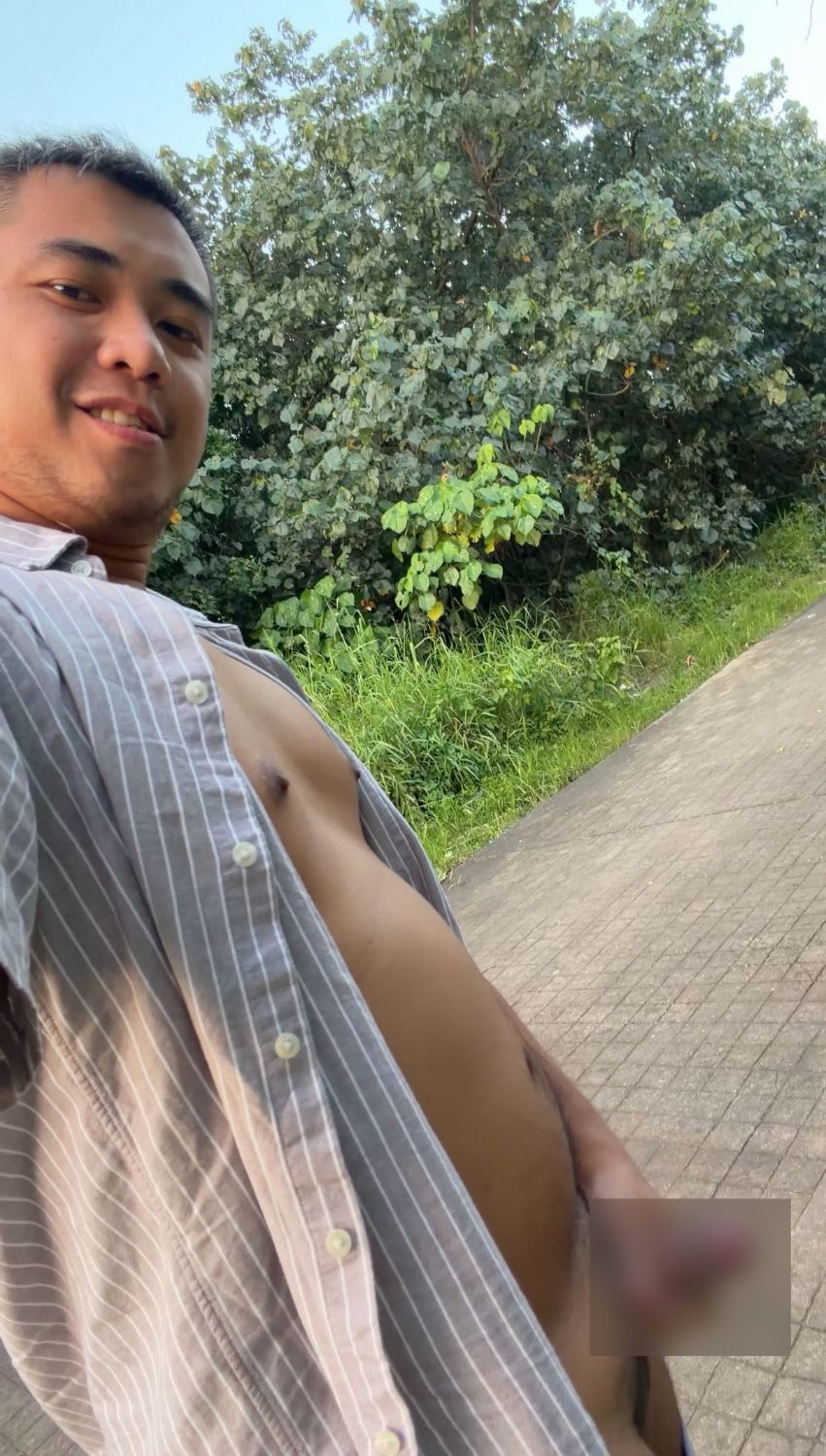 黃昏下散步