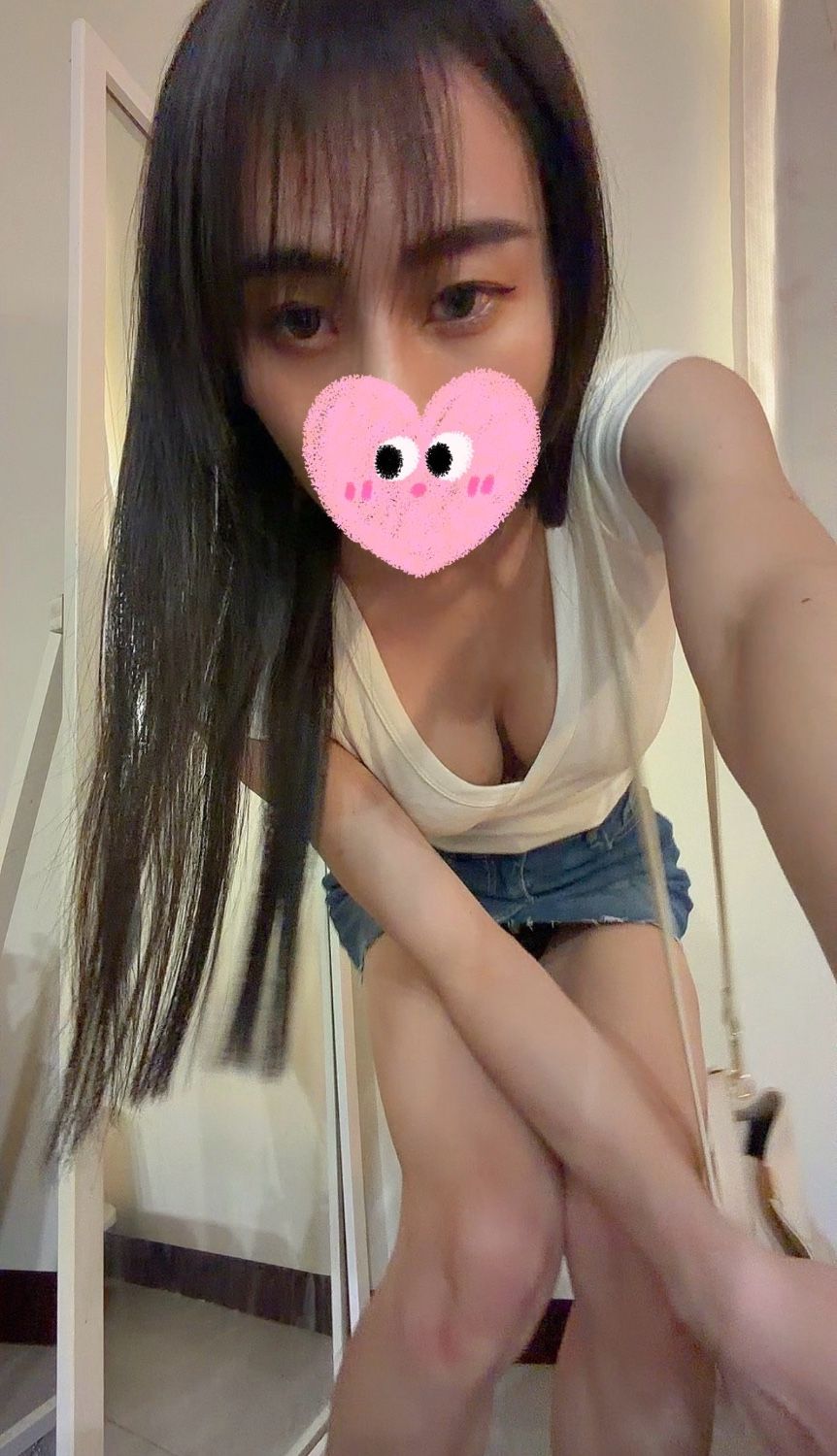 白t+牛仔短裙