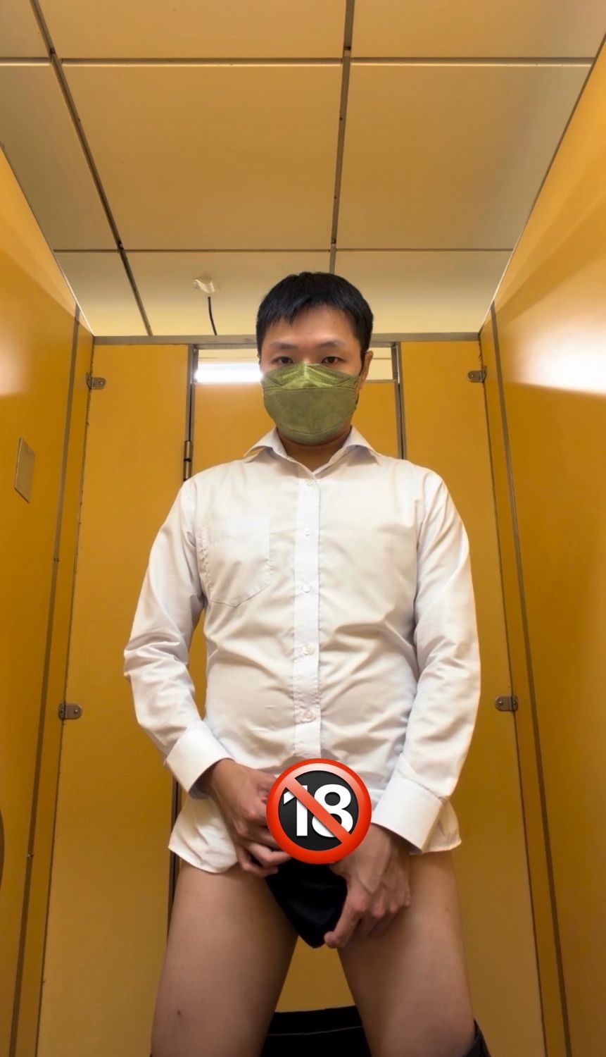 週一就在公廁亂噴