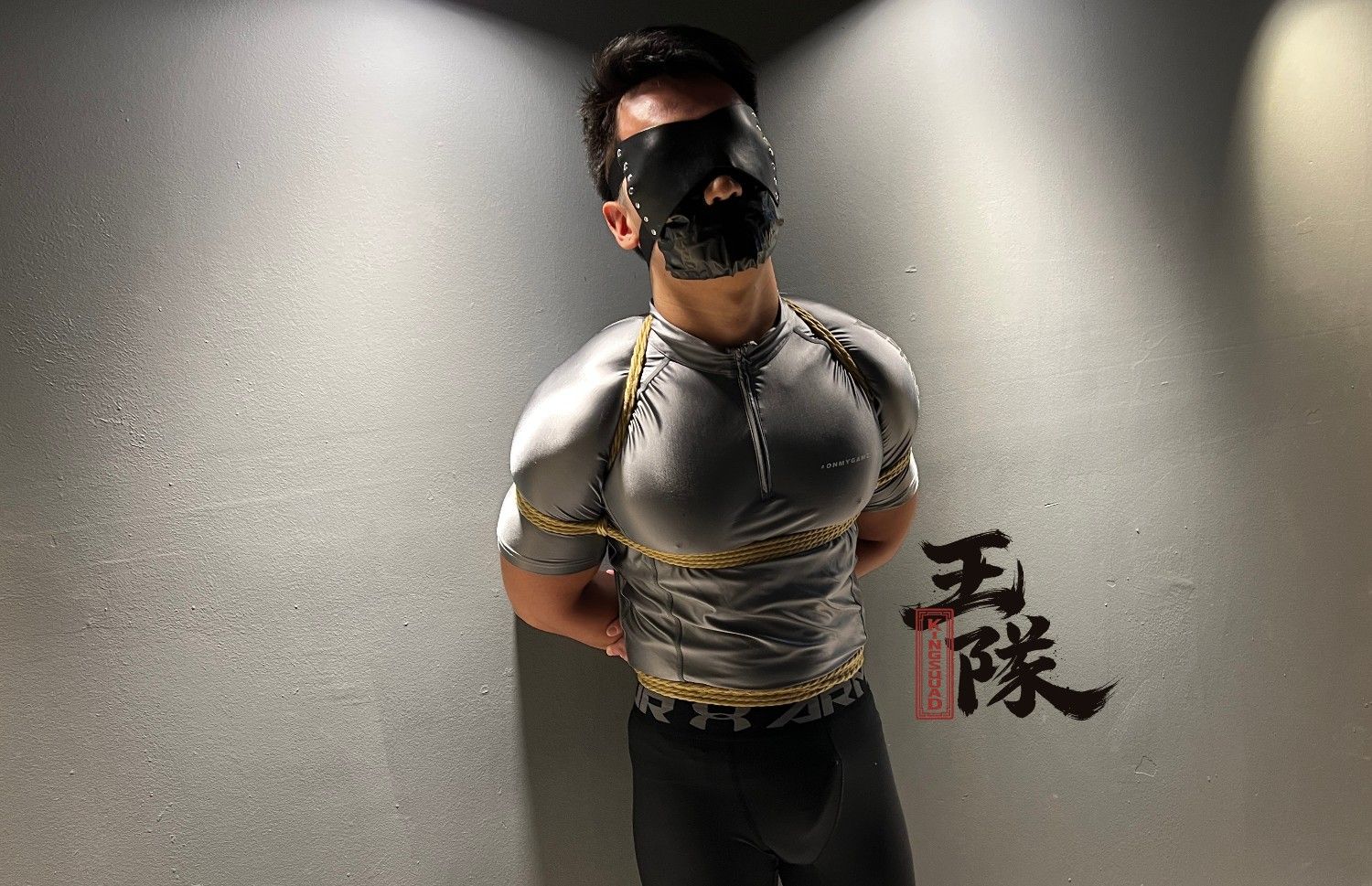《压缩裤里的肌肉男》(17分钟完整版)