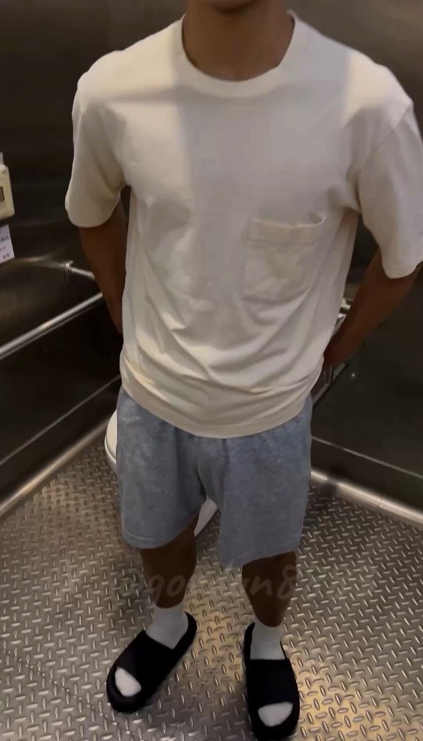 超帥20歲直男弟弟 看A片打手槍 潮吹噴尿 吹射口爆