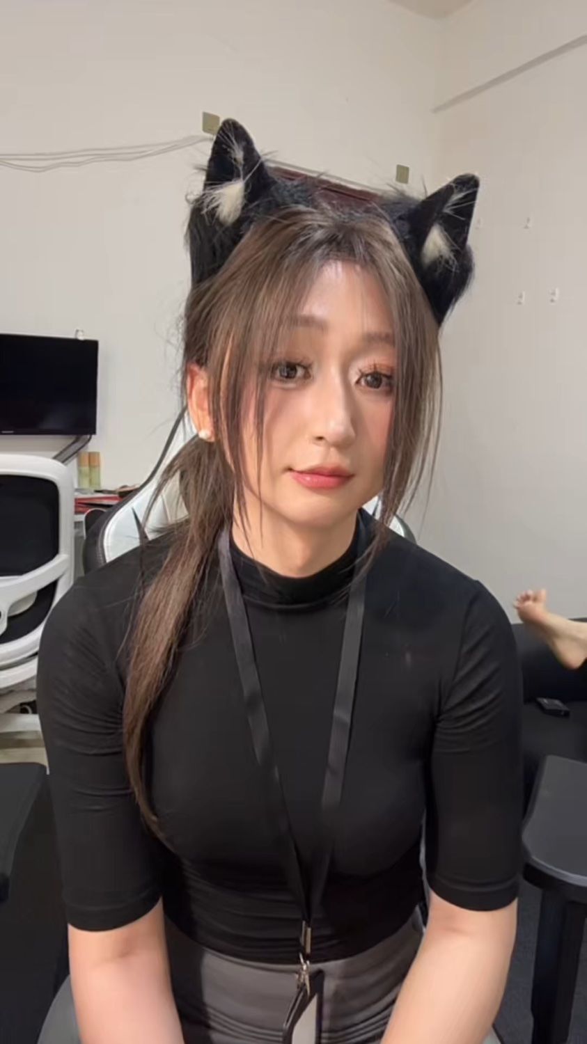 已婚伪娘和老婆出柜,说自己其实喜欢男人的大鸡吧,结果老婆居然……