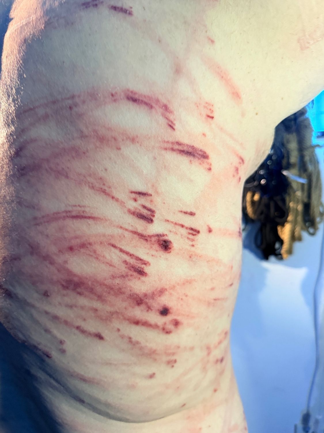 肉壮奴隶被狠狠鞭打