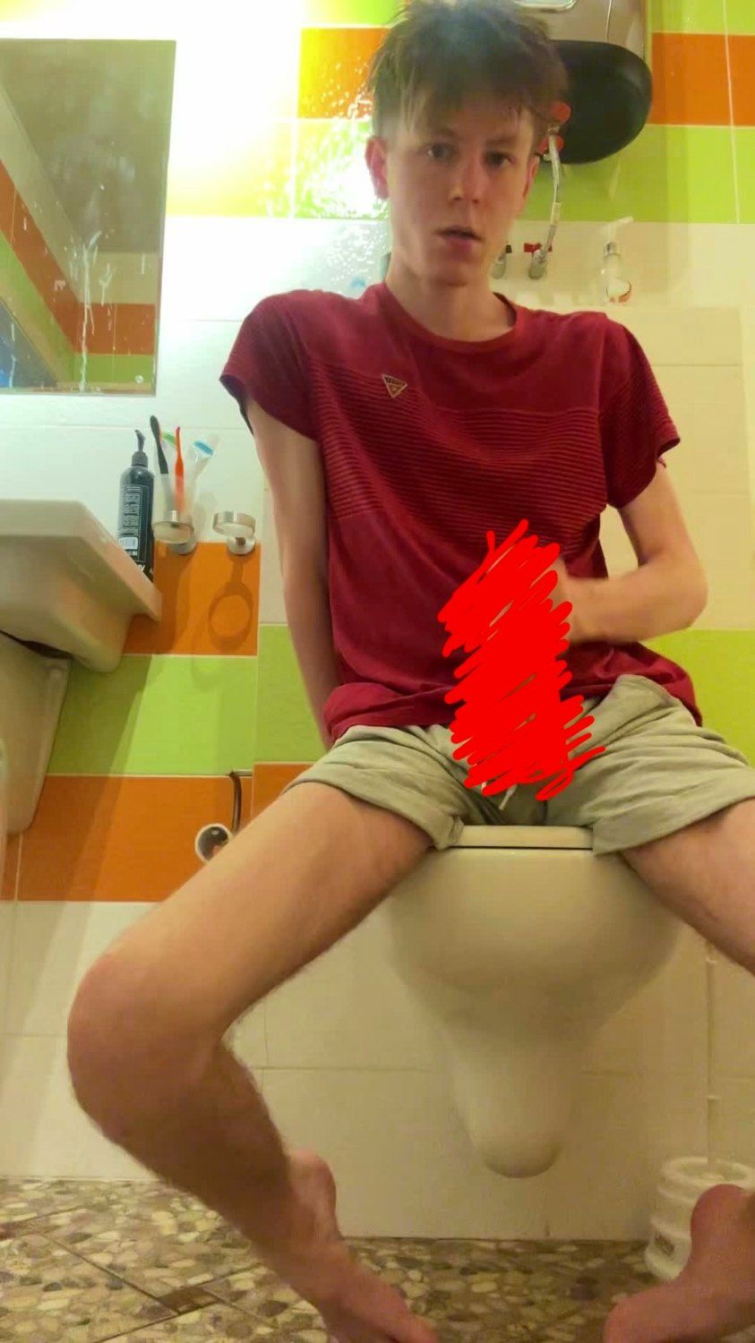 宿舍深夜發騷🔞 19歲白瘦弟弟23cm大屌狂擼爆射
