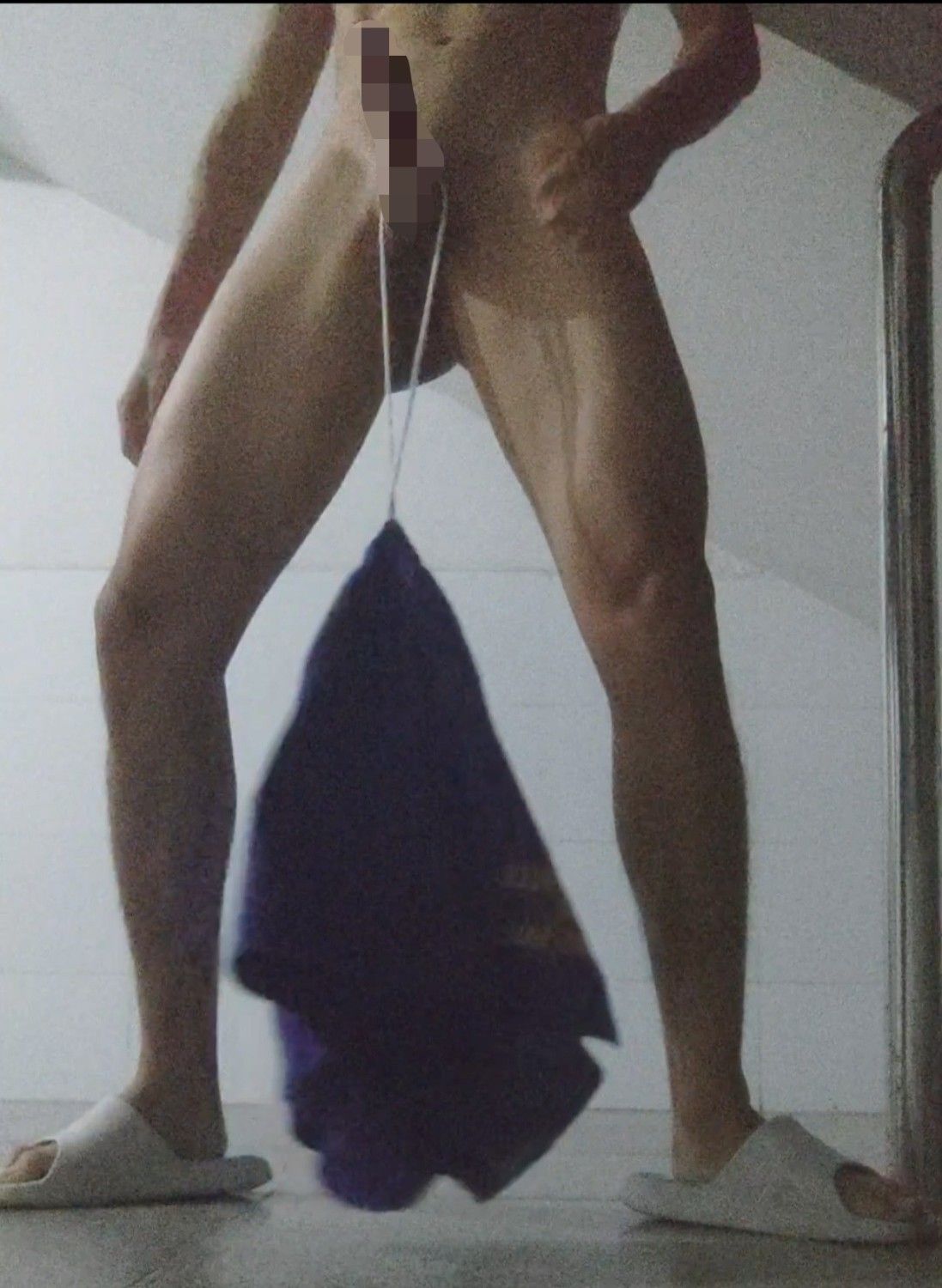 在宿舍半夜睡不着只好跑到走廊……