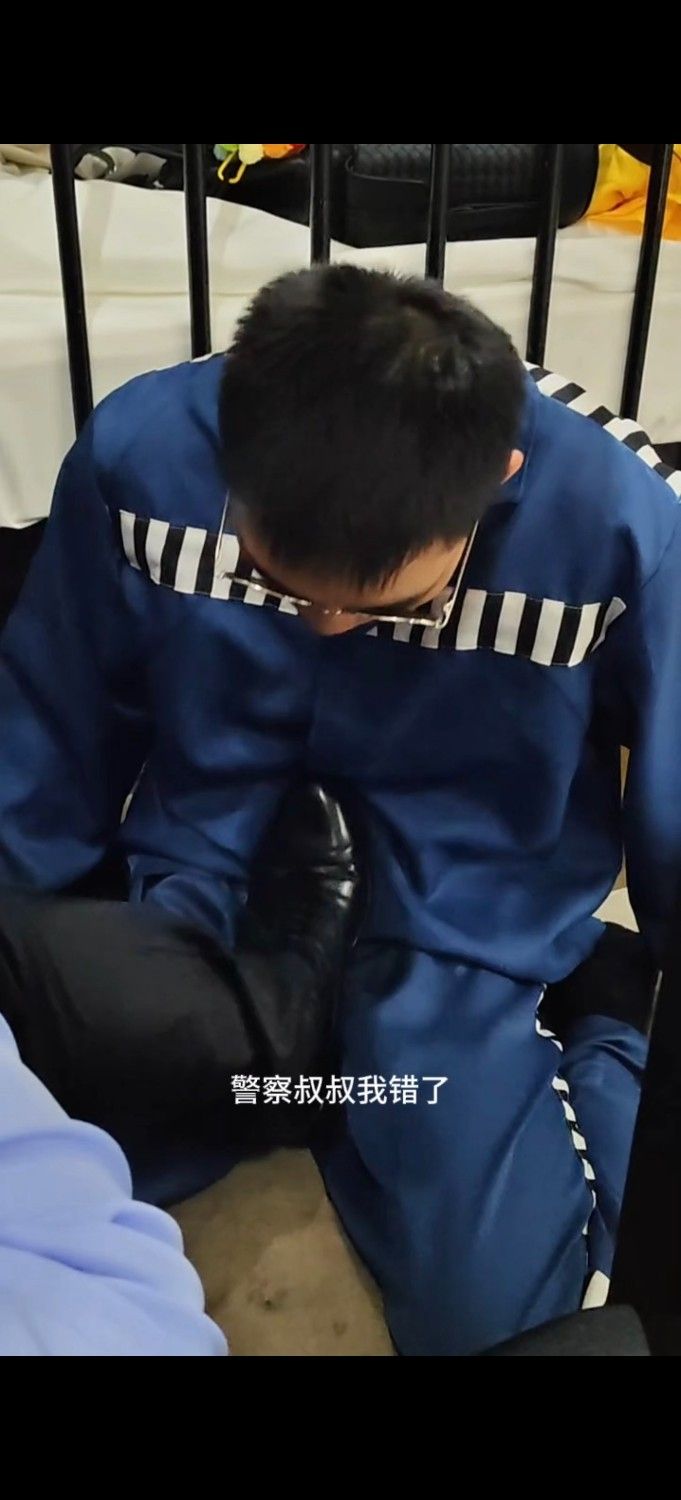 骚逼jc伪S威胁囚犯S被强虐