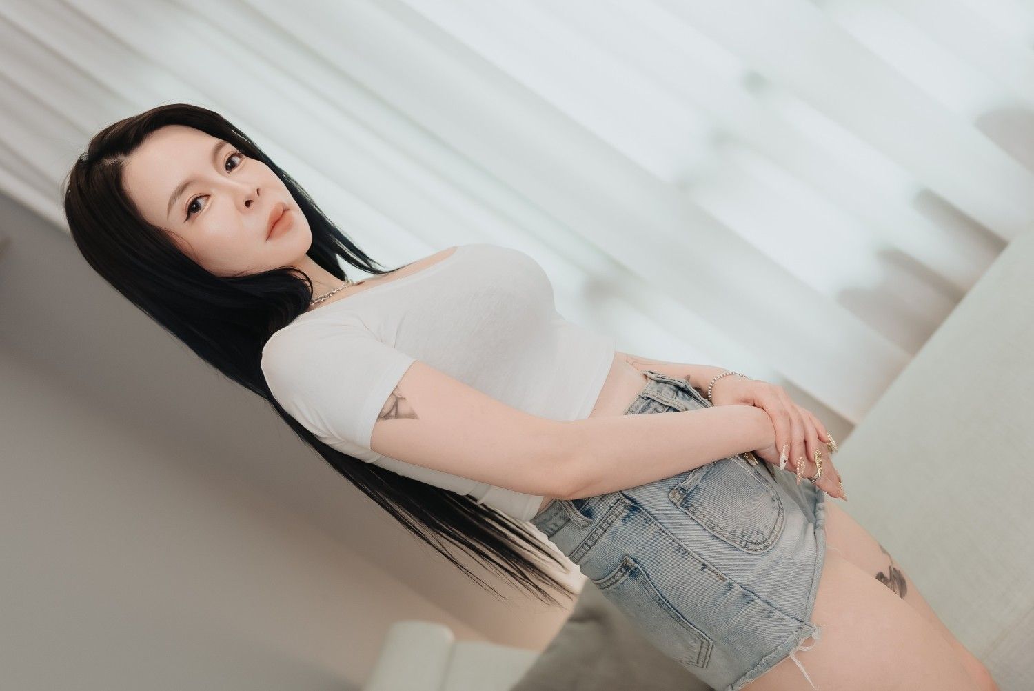 女子圖鑑-080- 「被我巧手摸到就興奮起來的你才壞呢」用黏糊糊的揉搓手交來誘惑男性勃起的性慾熟女